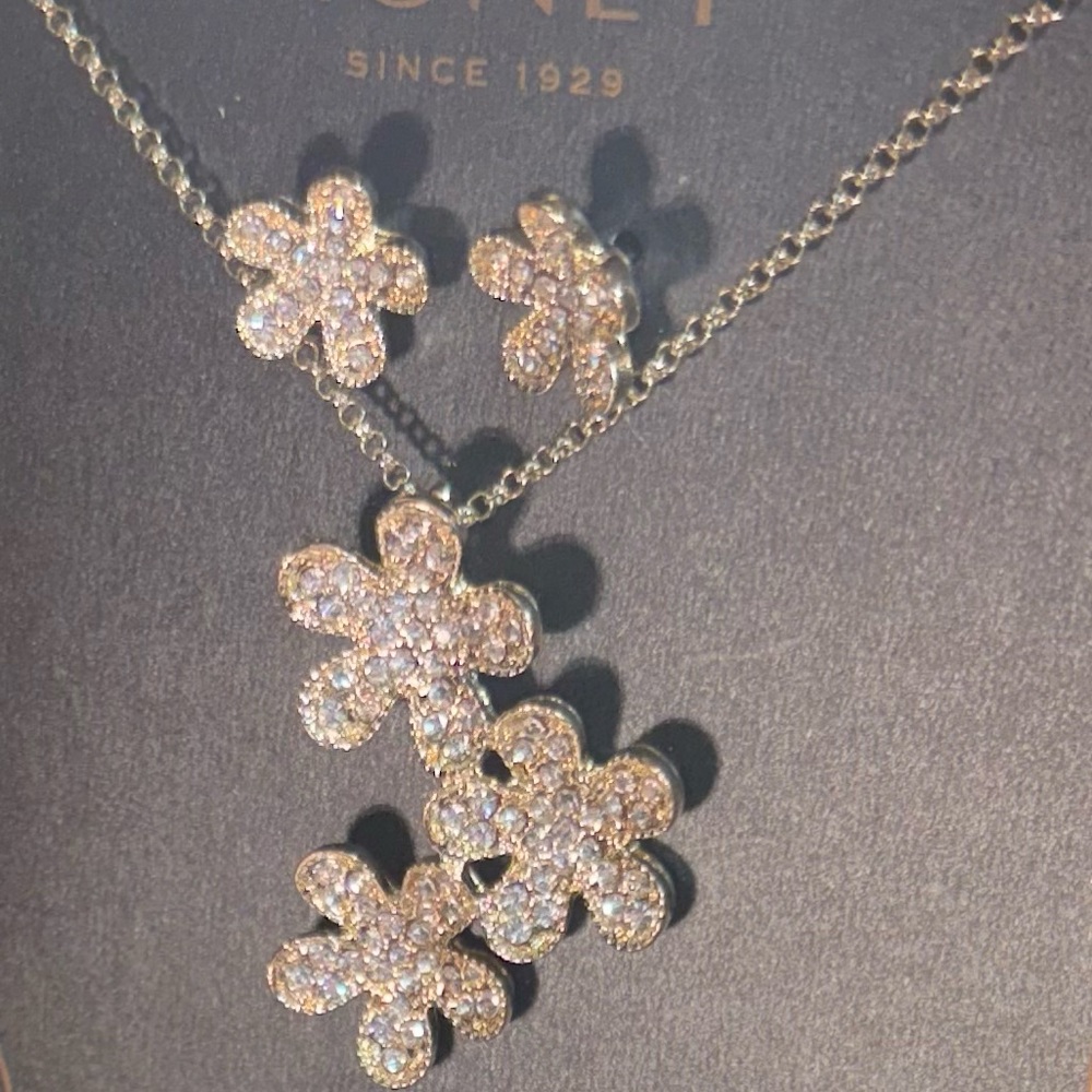 Monet Gold Flower Jewel Set crystal rhinestone earrings w/necklace new in box
